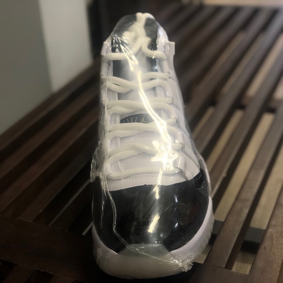 Jordan 11 - Picture 3 of 5